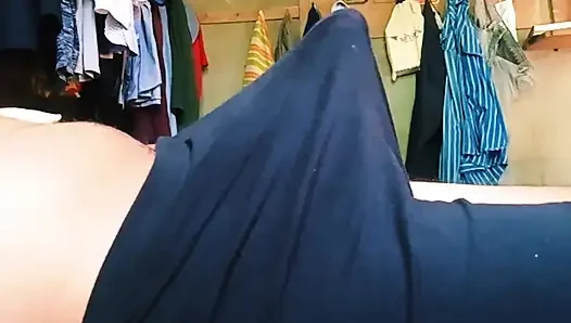 Hintli yaşlı adam büyük yarak mastürbasyonu