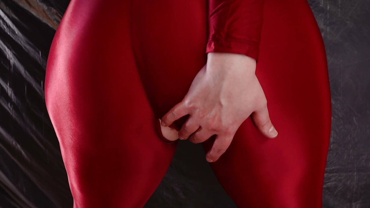 MILF stepmother seduce you in spandex