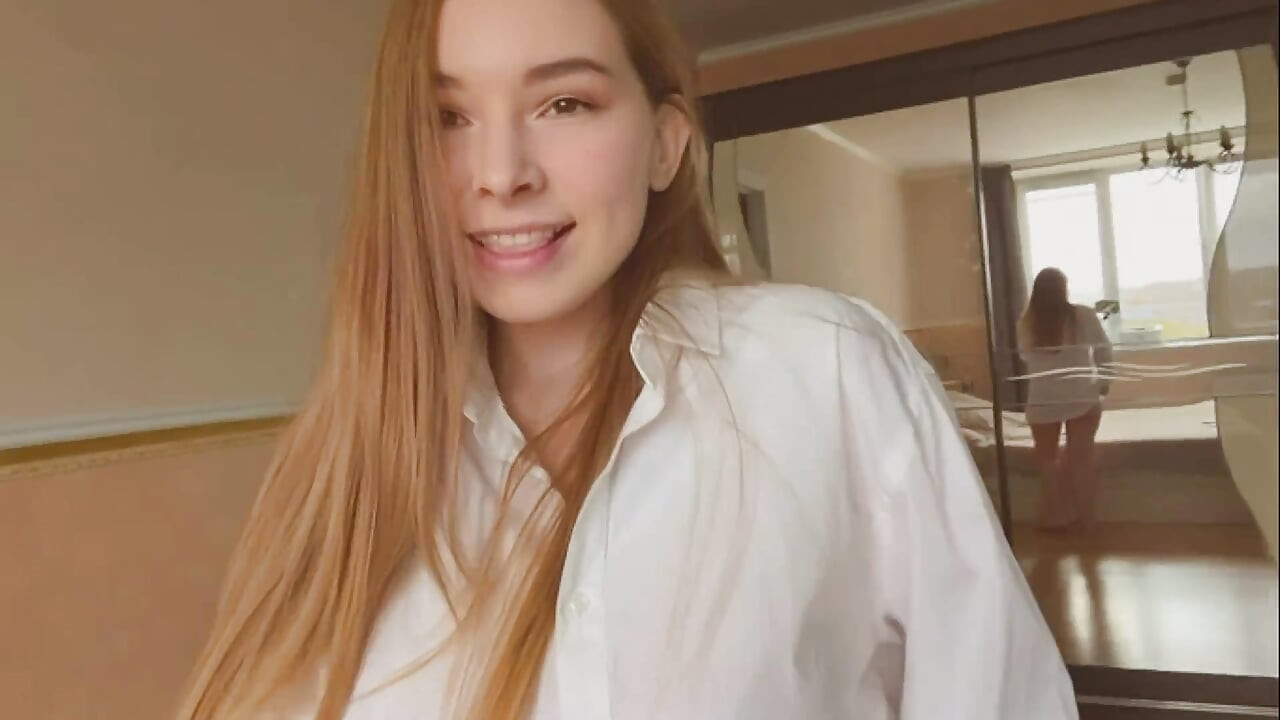 El coño de una chica hermosa palpita y se corre