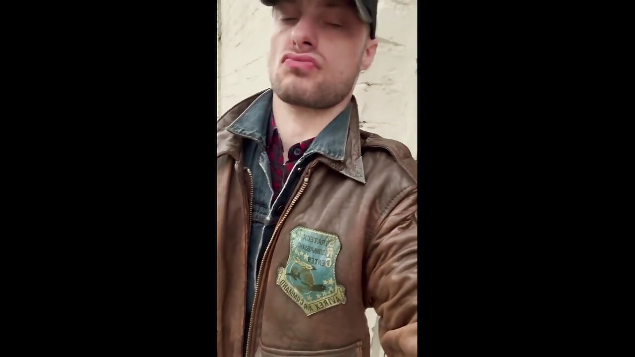 Kinkysirius Enjoy Rain Shower in Brown Vintage Leather Bomber and Levis Jeans Outfit