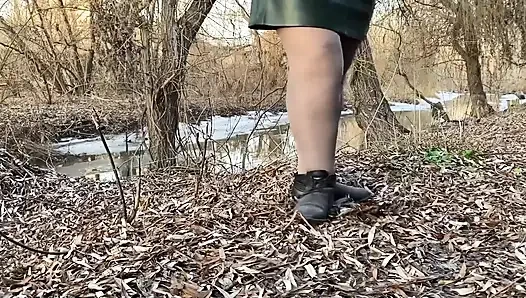 Mature Curvy MILF Gives Out a Warm Stream