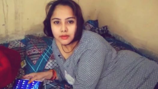 Une demi-sœur desi a emmené la chambre de son demi-frère pour une nuit, où il voulait coucher avec sa demi-sœur adolescente sexy en hindi