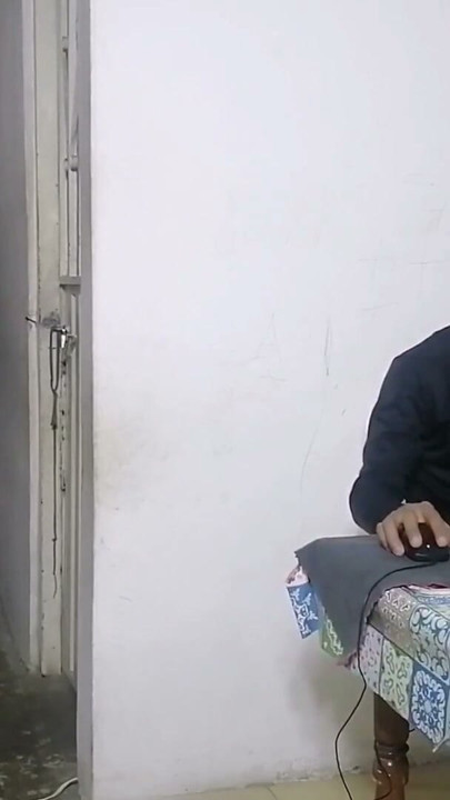 Mi hermanastro pervertido me hace chupársela, se la mete en la boca y termino cogiéndomela con el rico y bi de mi padrastro | Clip 1