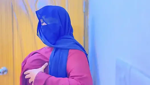 A Hot Egyptian Girl Wants to Have Sex with You