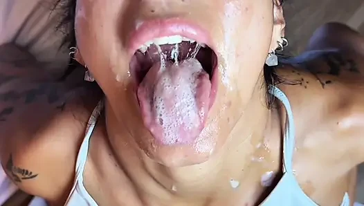 MORNING GIRLY LIKES TO BE MOUTH FUCKED BEFORE COFFEE - Sexy Brunette Latina Gives Hardcore Rimjob and Blowjob in POV