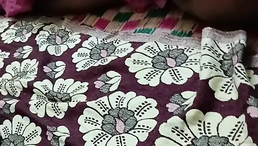 Anne ayakta sert sikişiyor