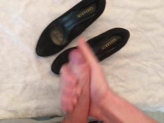 Cum on shoe