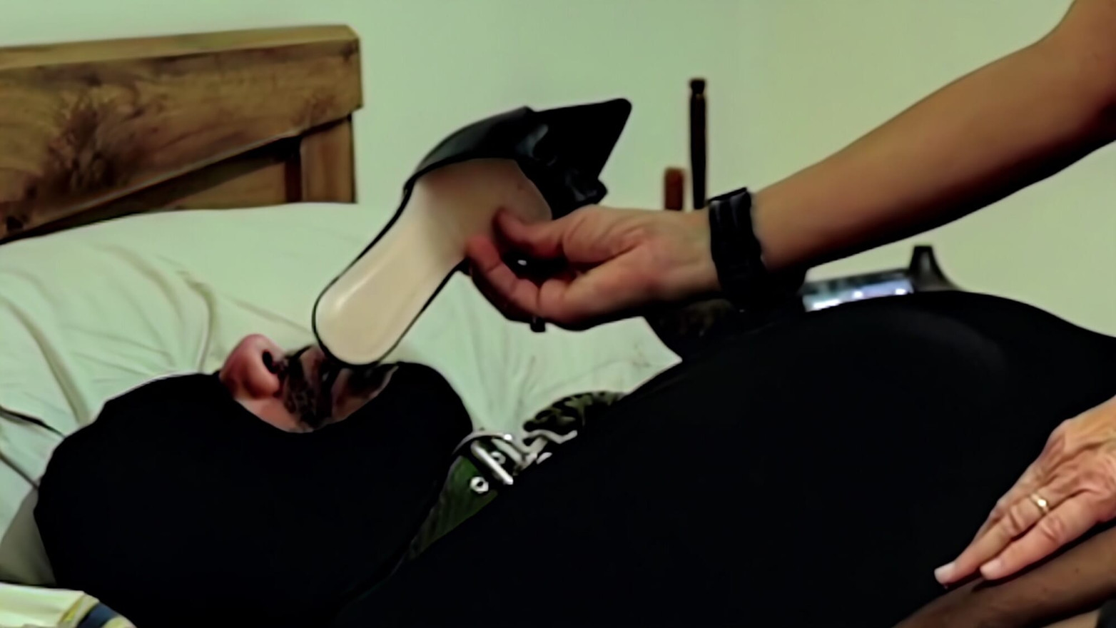 My slave only deserve my shoes