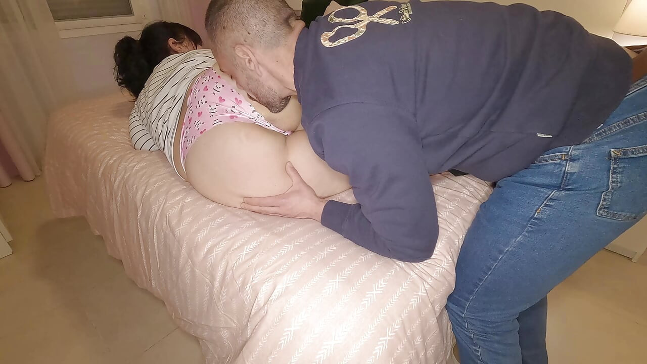 Fucking my chubby wife until I cum inside and cleaning her pussy of semen