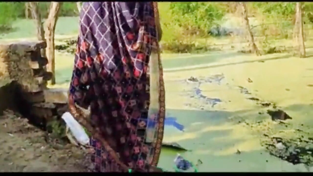 Sex în aer liber bhabhi futută de Devar în junglă în Open Aria