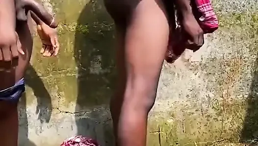 Yerli atire ile karmaşık olmayan binada sikişiyor