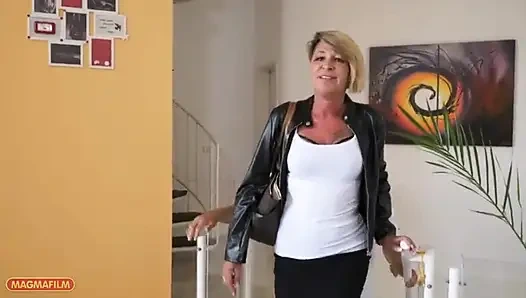 Business Woman with Tattoos Makes an Hour Free for Sex