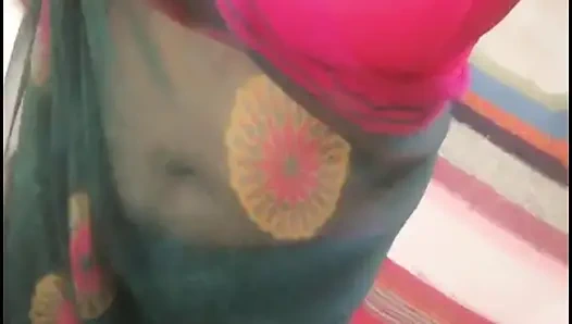 Дези Saree раздевается, соблазняет - полностью обнаженная соло игра - интенсивный оргазм - без лица - 4K