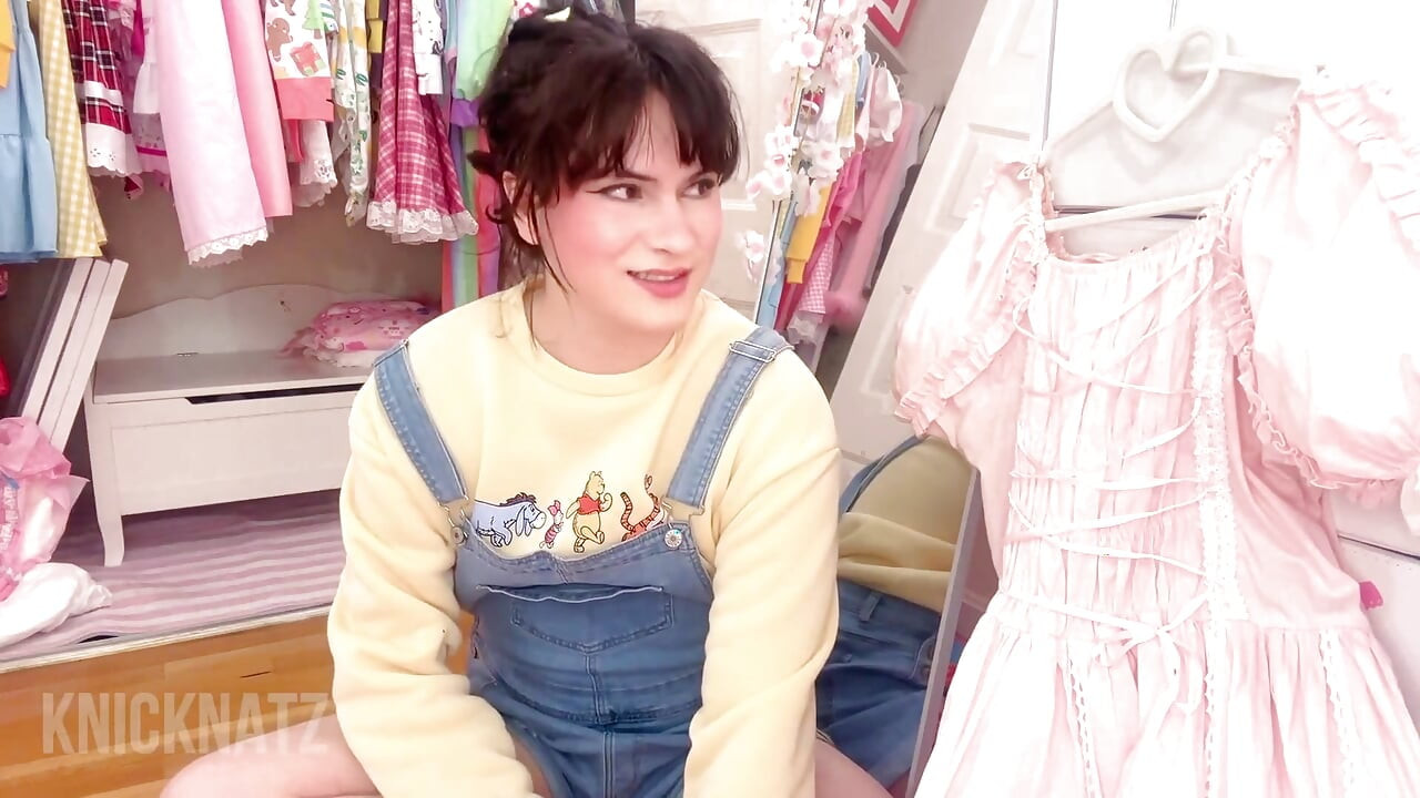パーティーでトランスの女の子に慰められる