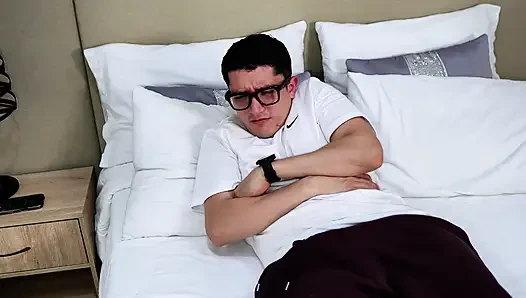 Doctor's recommendations: fuck with the nurse and receive a deep blowjob until I cum in my mouth