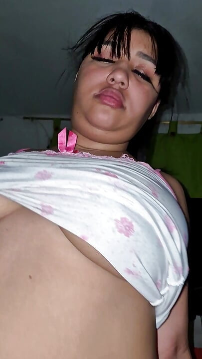 私のおっぱいを見て、私に吸い付いてほしい。