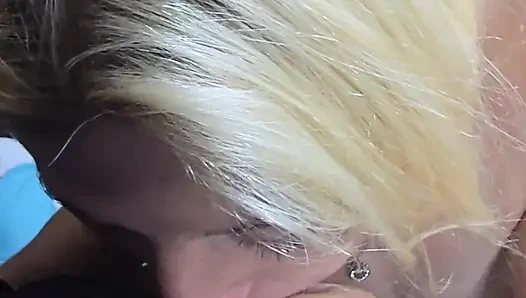 Увеличьте минет в баре