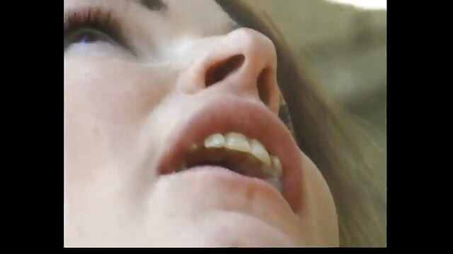 Kibaszott csókolózás a kertben