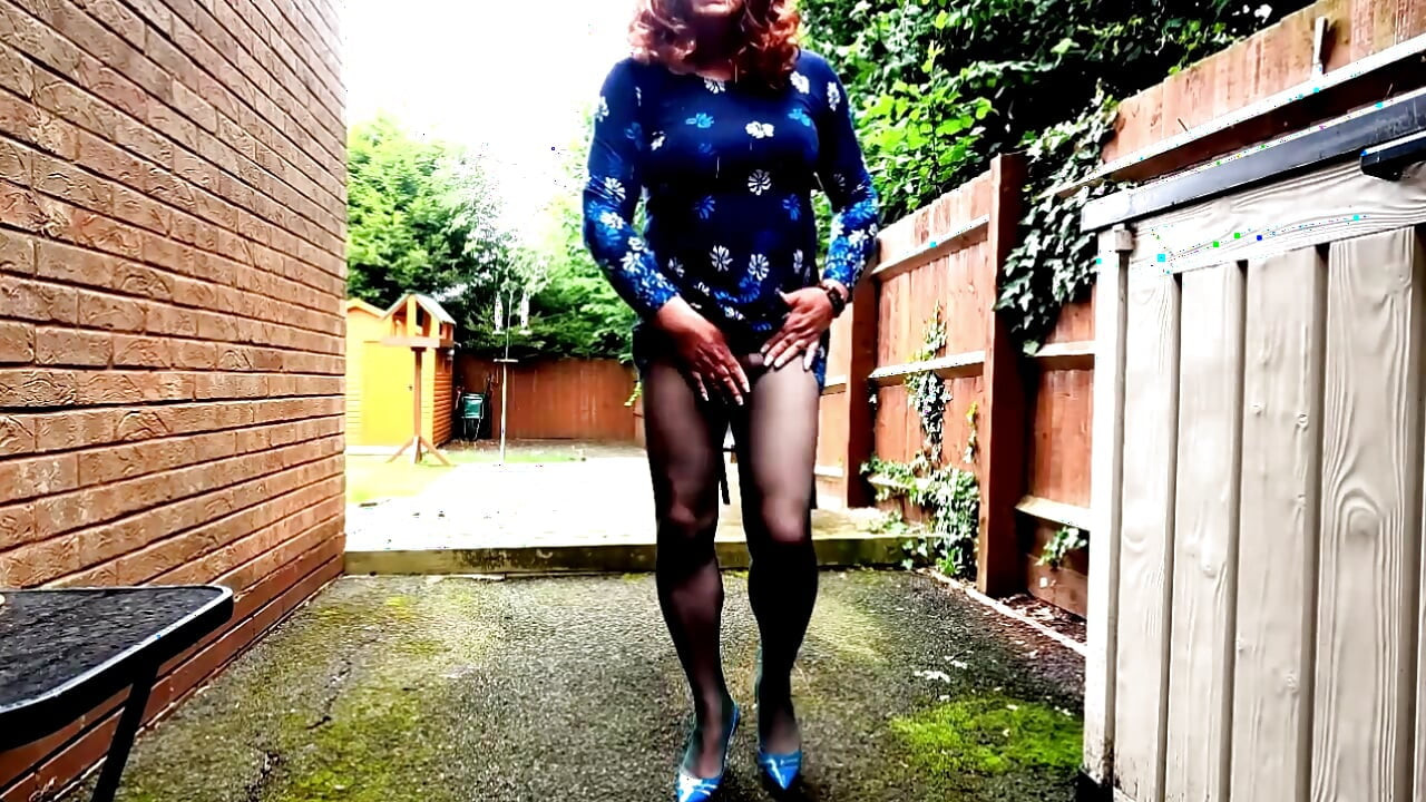 Crossdresser Kellycd2022 με πράσινο καλσόν χωρίς ραφή