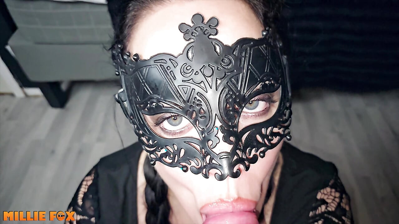 Sexy miLF ingoia un enorme carico di sperma grosso - millie fox