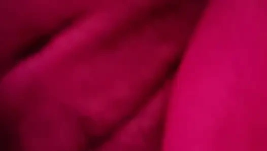 Aku nyepong kontolnya sambil dia jilat jari kaki seksiku