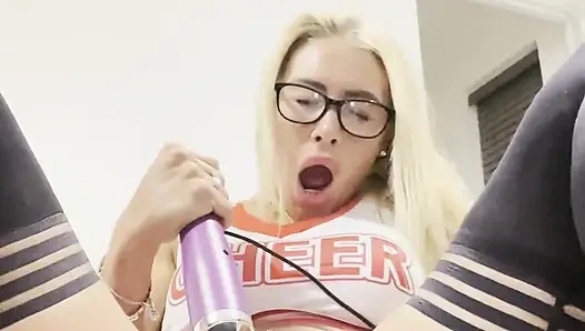 Ролевая игра-чирлидерша с прерванным оргазмом