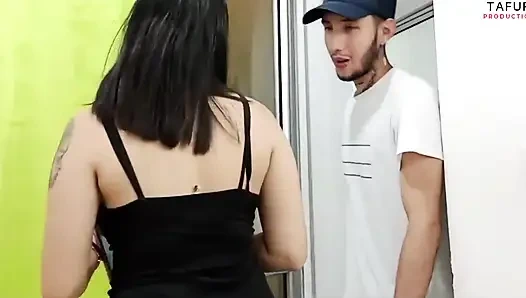 My Neighbor Invites Me to Her House to Fuck Her Pussy and Ends up Dripping with My Cock