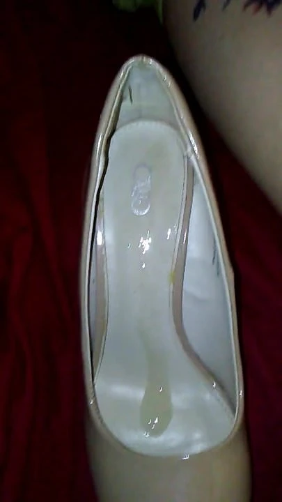 me cumming in friend's gfs heels