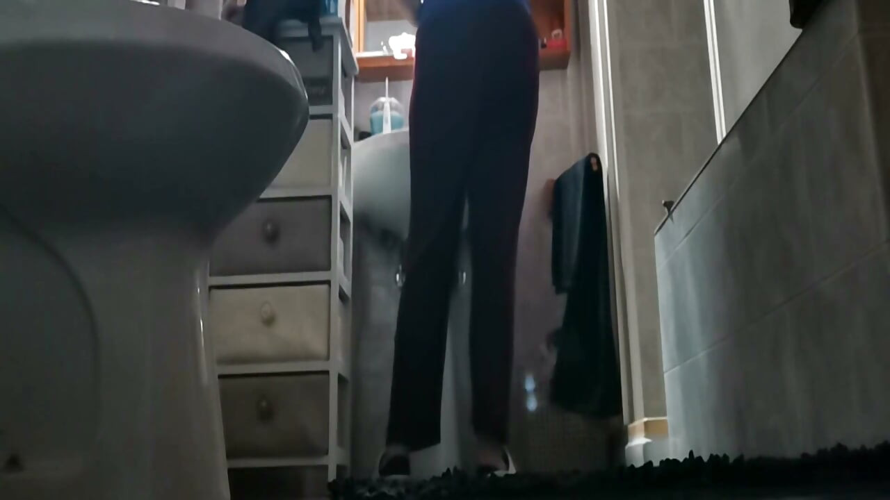 Camera on the Floor, Huge Ass and Sound Farts