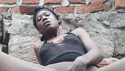 Muncrat denganku saat di tempat terbuka