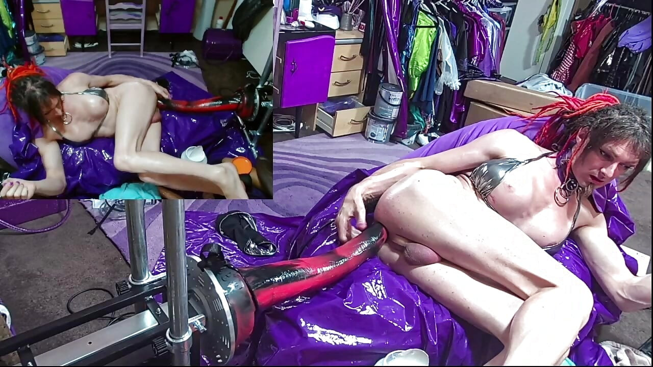 Zilveren bikini, neuk ja Machine & dildo van 2 voet - Jasmine_dlight