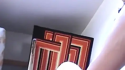 У этой красивой любовницы есть хороший член!