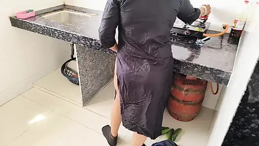 Köy kız arkadaşını evime davet etti ve bütün gece kız arkadaşımın sarışın amını siktim, siyah yarağımı sikerken çok eğlendim