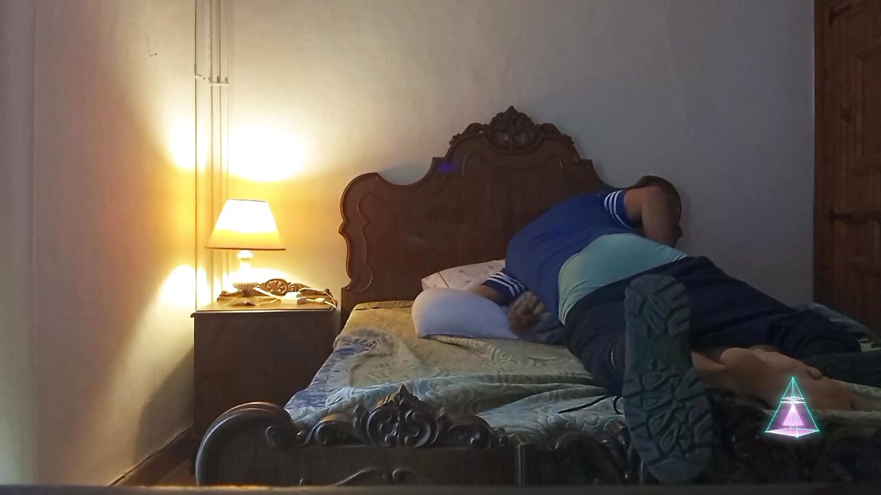 仕事に行く前に、私は同僚を妊娠させます