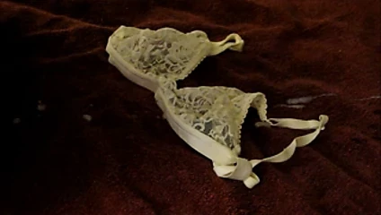cumming üzerinde bir sevimli küçük sutyen