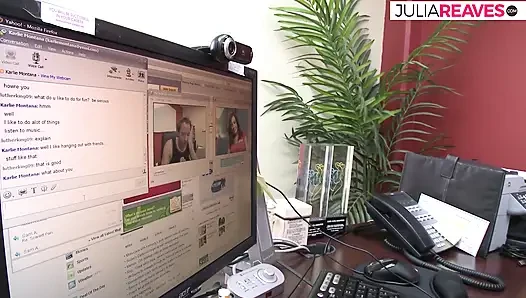 Pelacur seksi berteriak dalam kenikmatan saat dia menunggangi kontol besar dengan keras