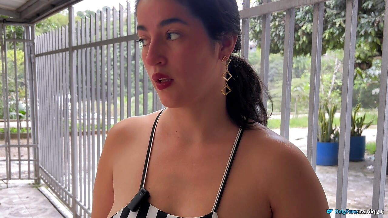 MY NEIGHBOR'S BEAUTIFUL ASS, I PUT MY COCK IN HER TO KNOW IF IT'S TIGHT