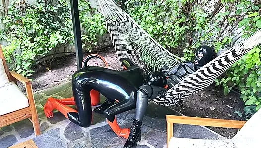 私のラテックスの世話をする 、予告編 - アレックスラテックス