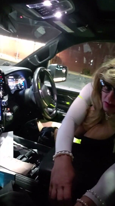 CD DeeDee Out for the Night | Clip 2