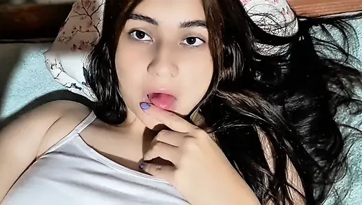 Colombian woman masturbates with her neighbor