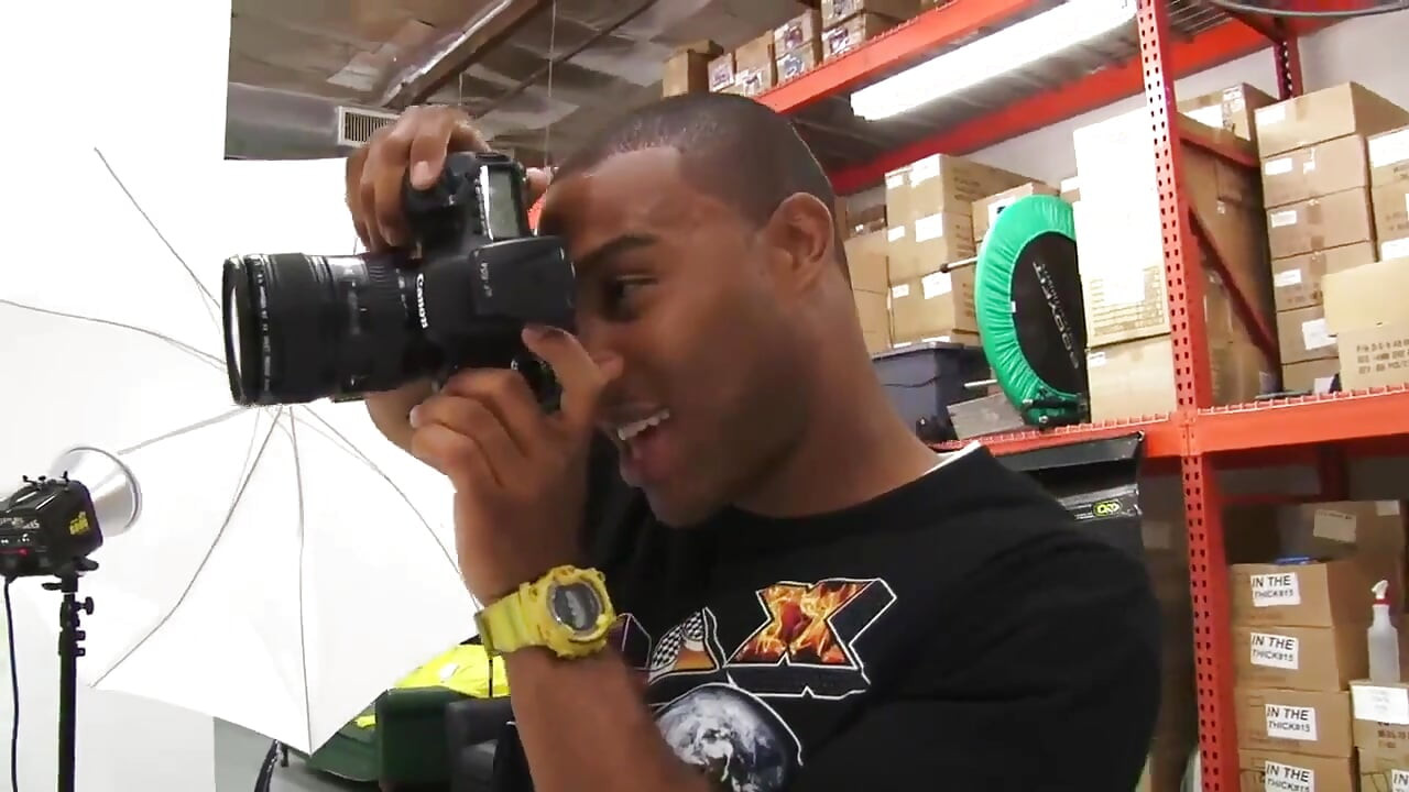 Porsha Karrera is een rondborstige zwarte meid die een zwarte pik neukt