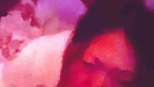 Aku nyepong pacarku waktu suamiku lagi asik nyepong kontolku.