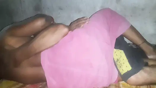 Padosan bhabi ke ghar me ghus kar achanak se hard chudai ki