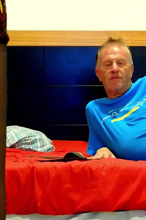 Najnoviji seks show uživo na Stripchatu, Gigi i Dave, trans i muški par, POV, iza kulisa, seks preko web kamere, 11.09.2025