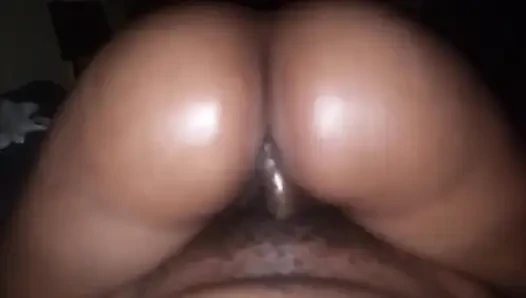 SPÄT IN DER NACHT HERUMALBERN. ICH BRAUCHTE SPERMA IN MEINER MUSCHI