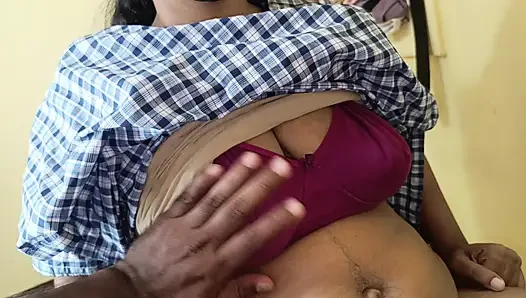 Gadis sekolah panas dengan seragam