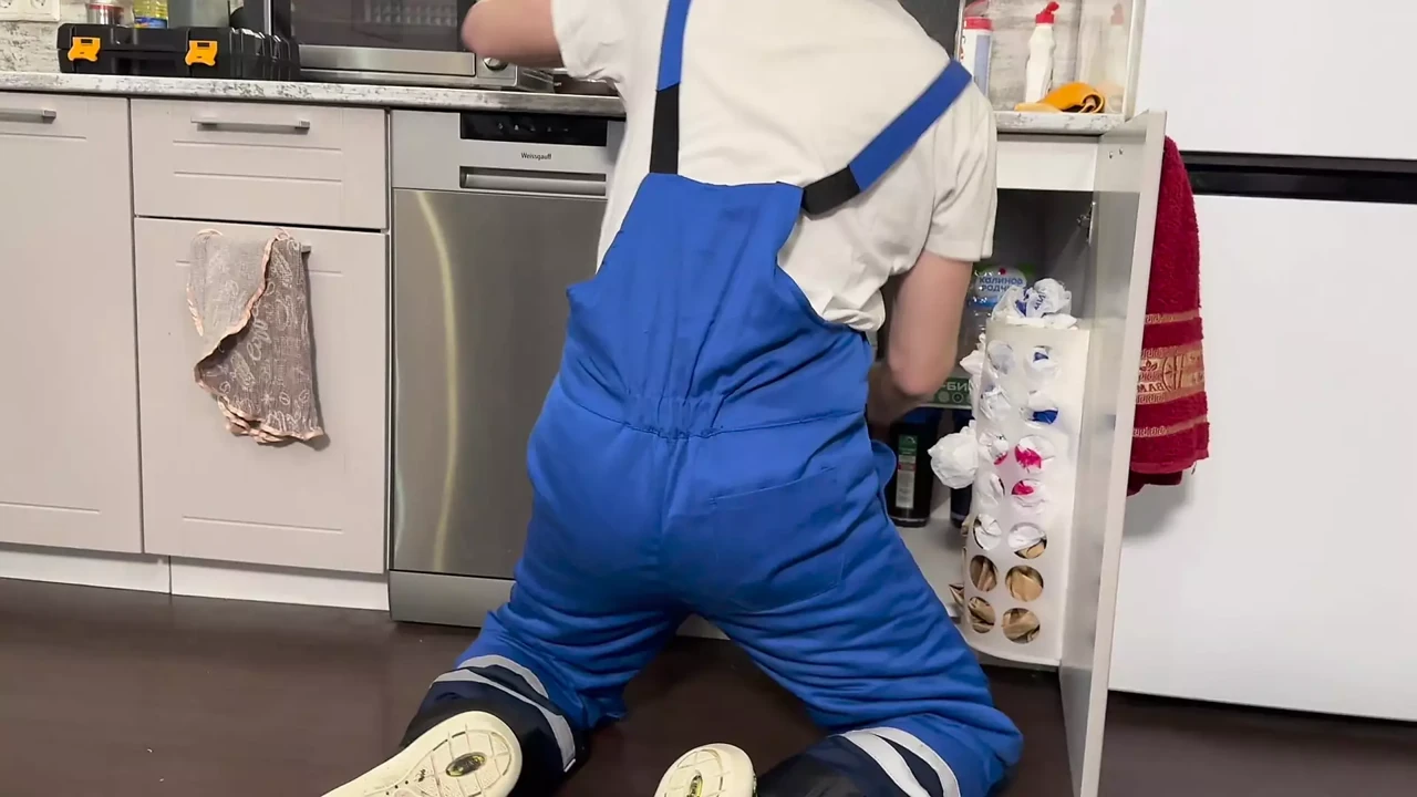 Called a plumber, but could not help but suck him – 457