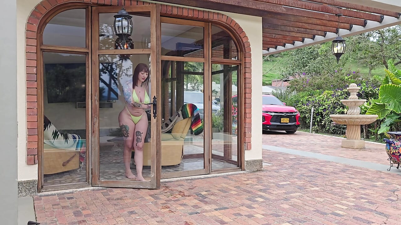 Piscinero fucks his cuckolded boss while her husband is away on business, Devil Khloe and Milan Rodriguez