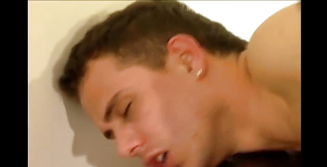 Nhìn đôi mắt xanh tuyệt vời này... Newcumer Martin Brawer với George Michaelo ...