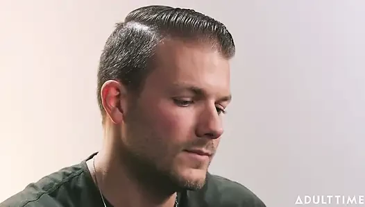 Codey steele hat den Mormonismus für Porno und Vergnügen abgerutscht! | Pornostar-Interview | Erwachsenenzeit